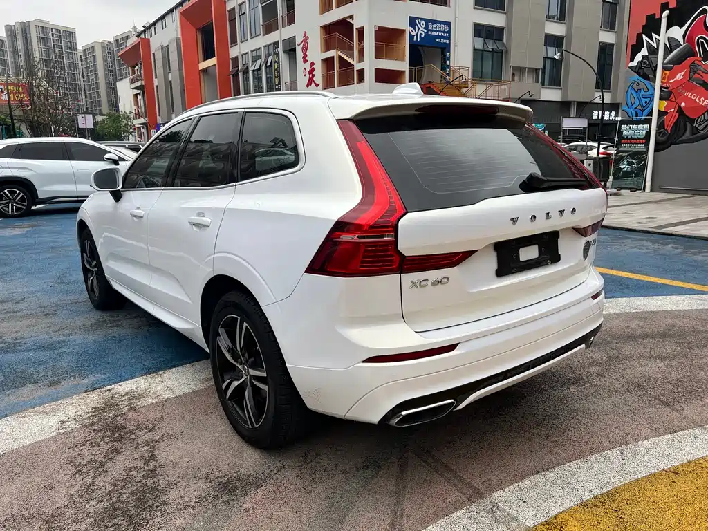Volvo XC60 2018 — фото 7
