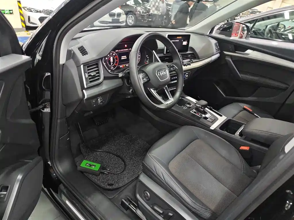 Audi Q5L 2019 — фото 16