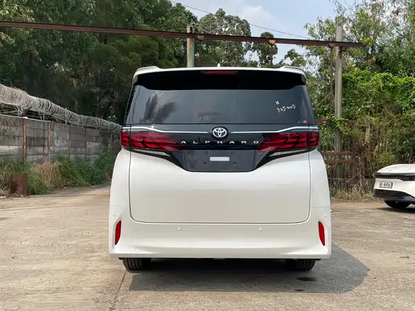 Toyota Alphard 2023