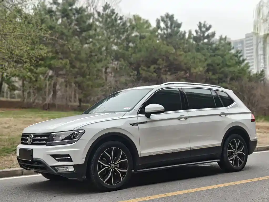 Volkswagen Tiguan L 2020 — фото 1