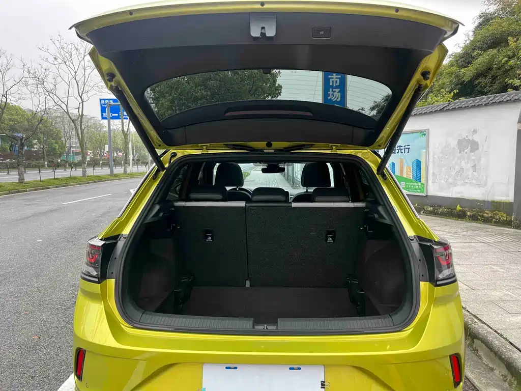 Volkswagen T-Roc 2023 — фото 13