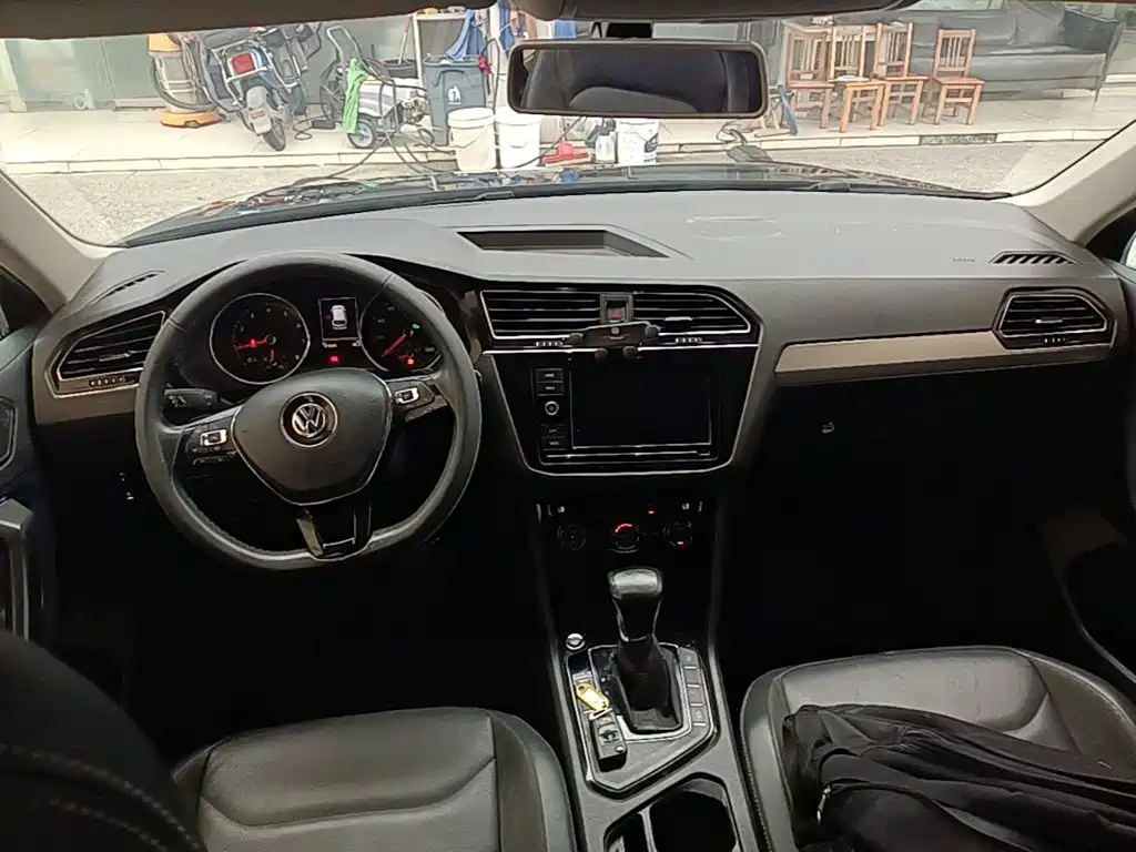 Volkswagen Tiguan L 2018 — фото 10