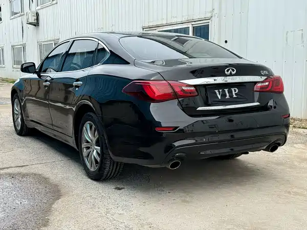 Infiniti Q70 2017
