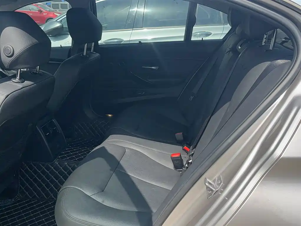 BMW 3 Series 2017 — фото 14