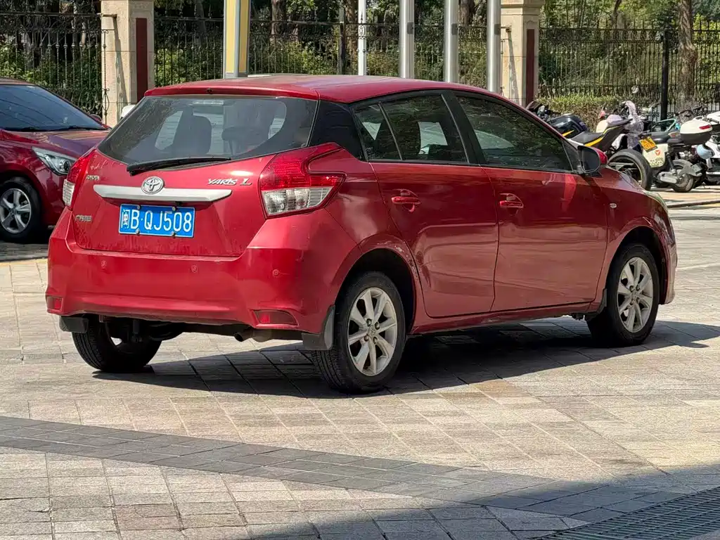 Toyota Yaris L 2015 — фото 3