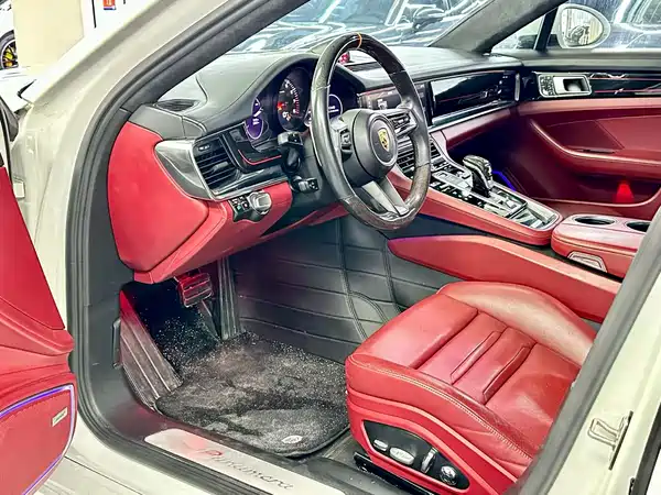 Porsche Panamera 2021
