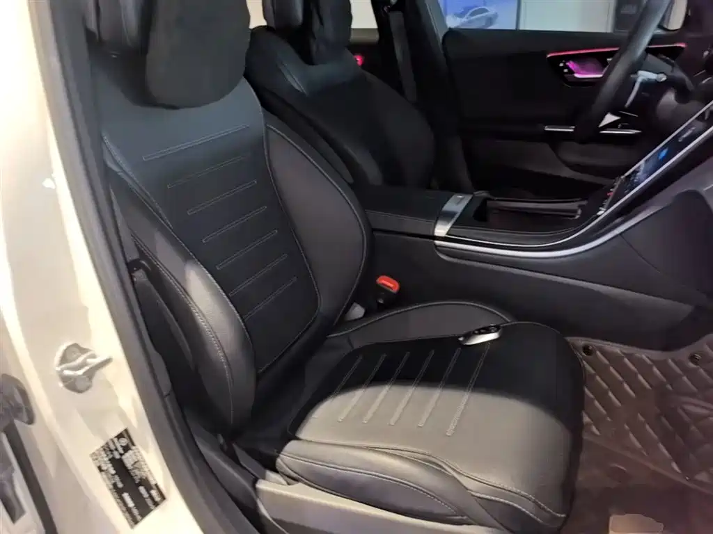 Mercedes-Benz C-Class 2023 — фото 24