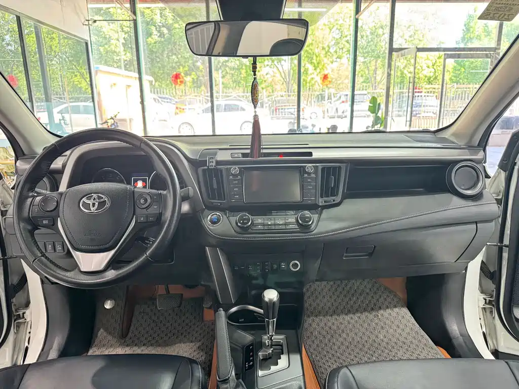 Toyota RAV4 2019 — фото 6