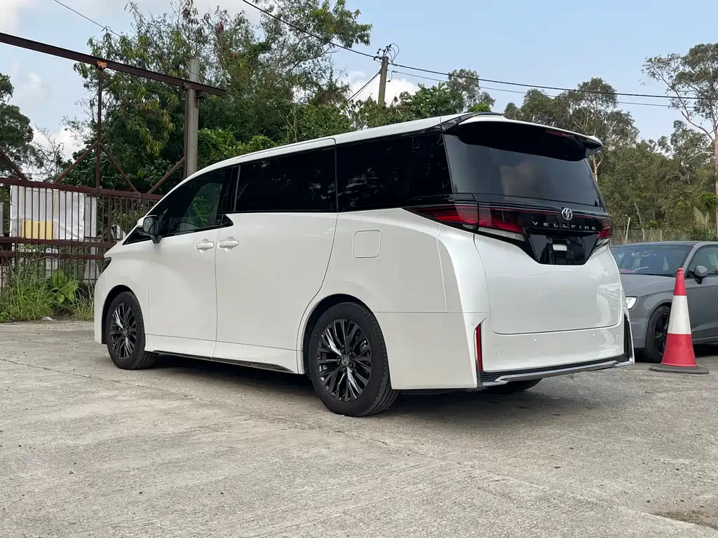 Toyota Vellfire 2025 — фото 3
