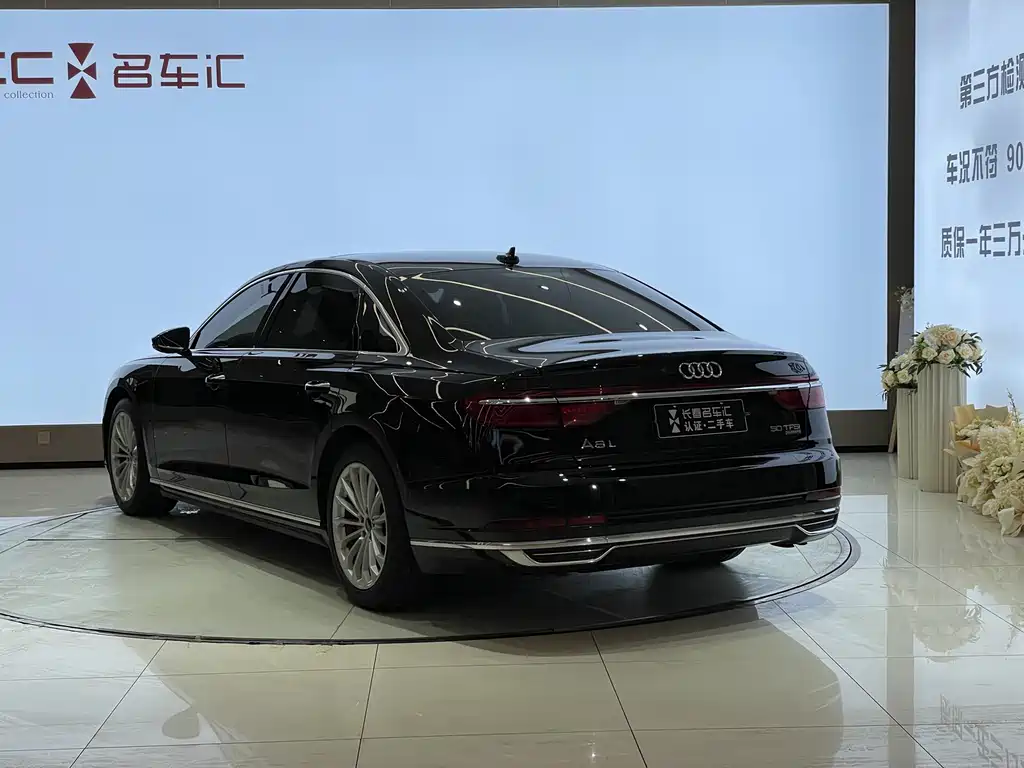 Audi A8 2021 — фото 7