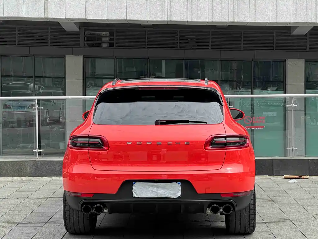 Porsche Macan 2017 — фото 16
