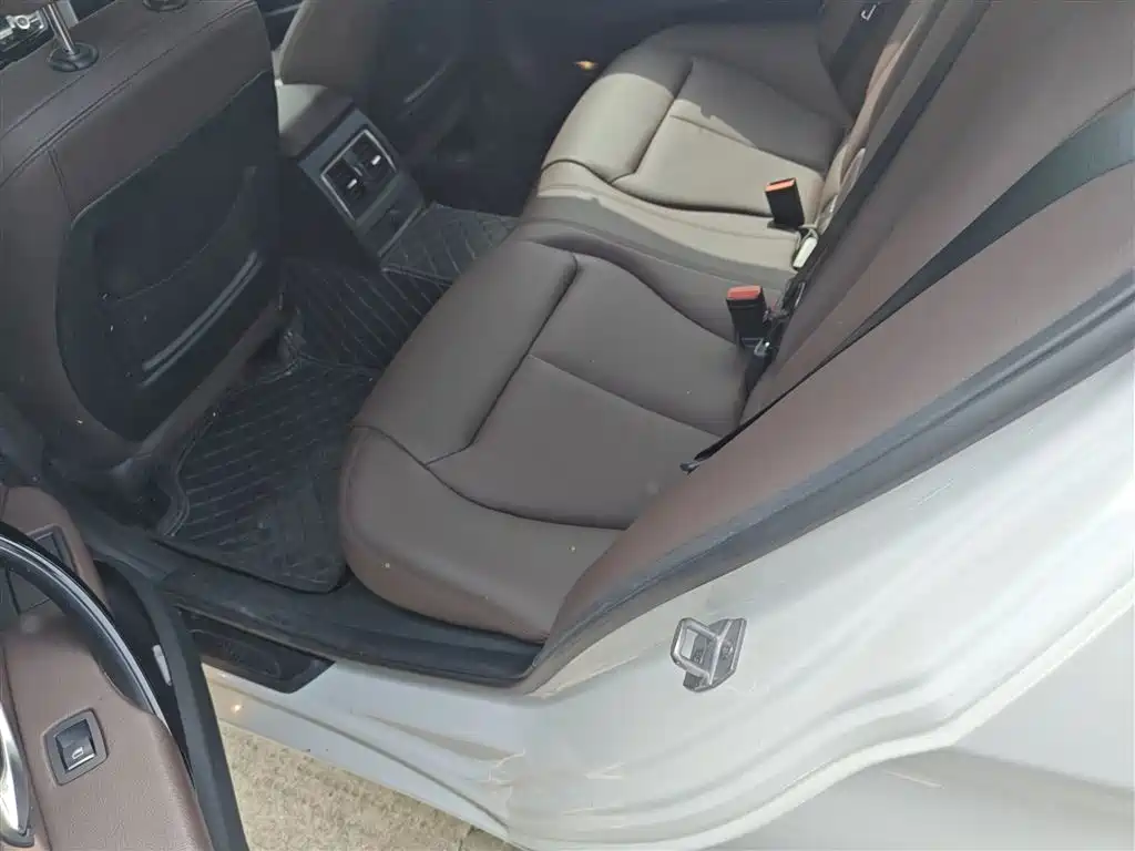 BMW 3 Series 2018 — фото 13