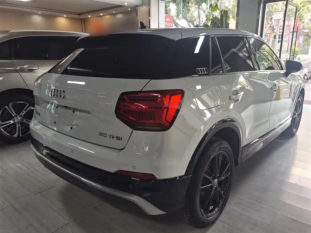 Audi Q2L 2020 — фото 11