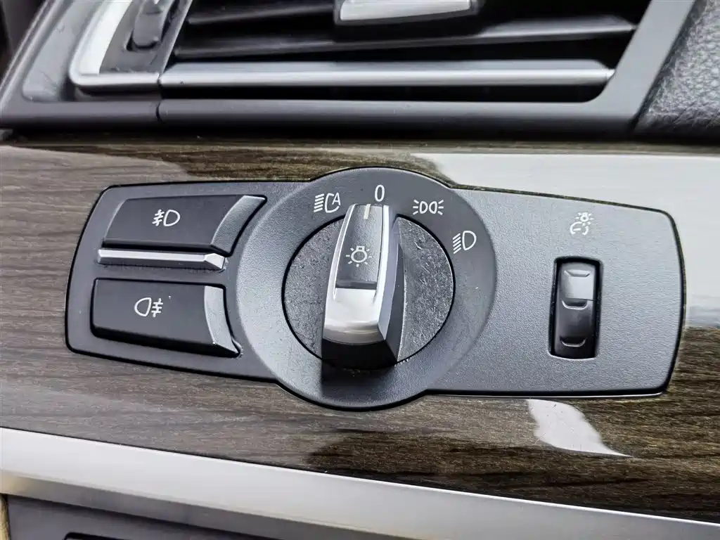 BMW 7 Series 2009 — фото 21
