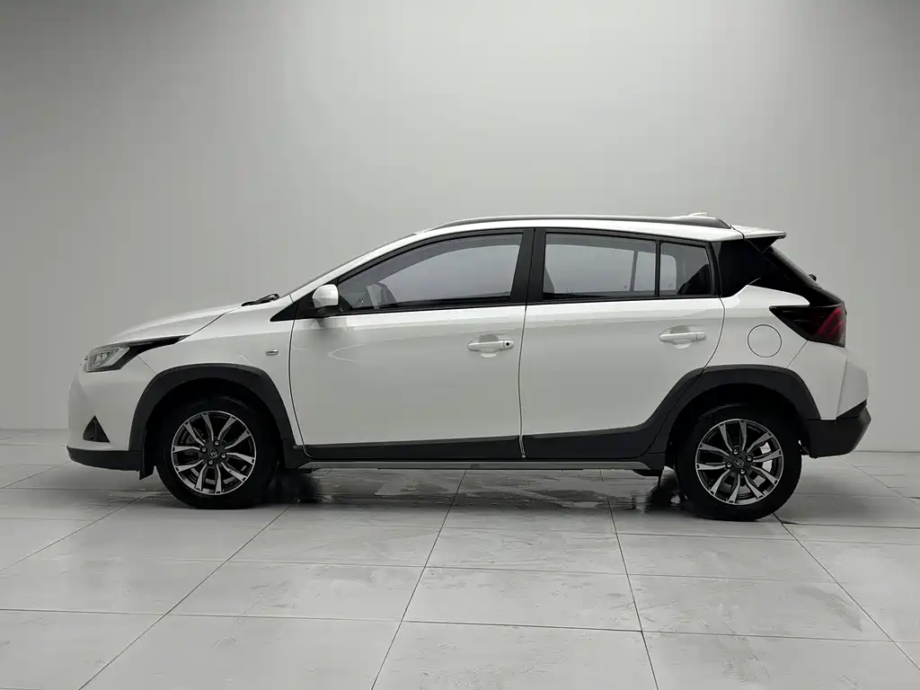 Toyota Yaris L 2020 — фото 23
