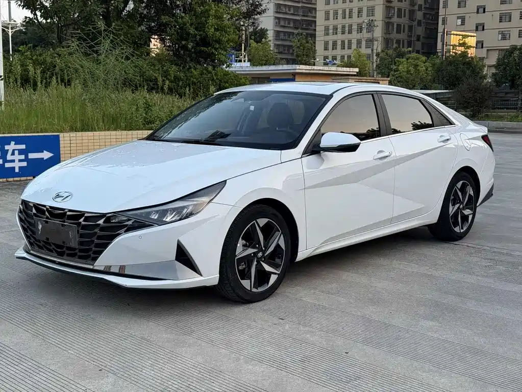 Hyundai Elantra 2022