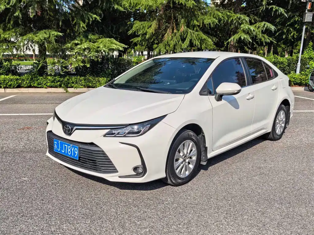 Toyota Corolla 2021 — фото 1