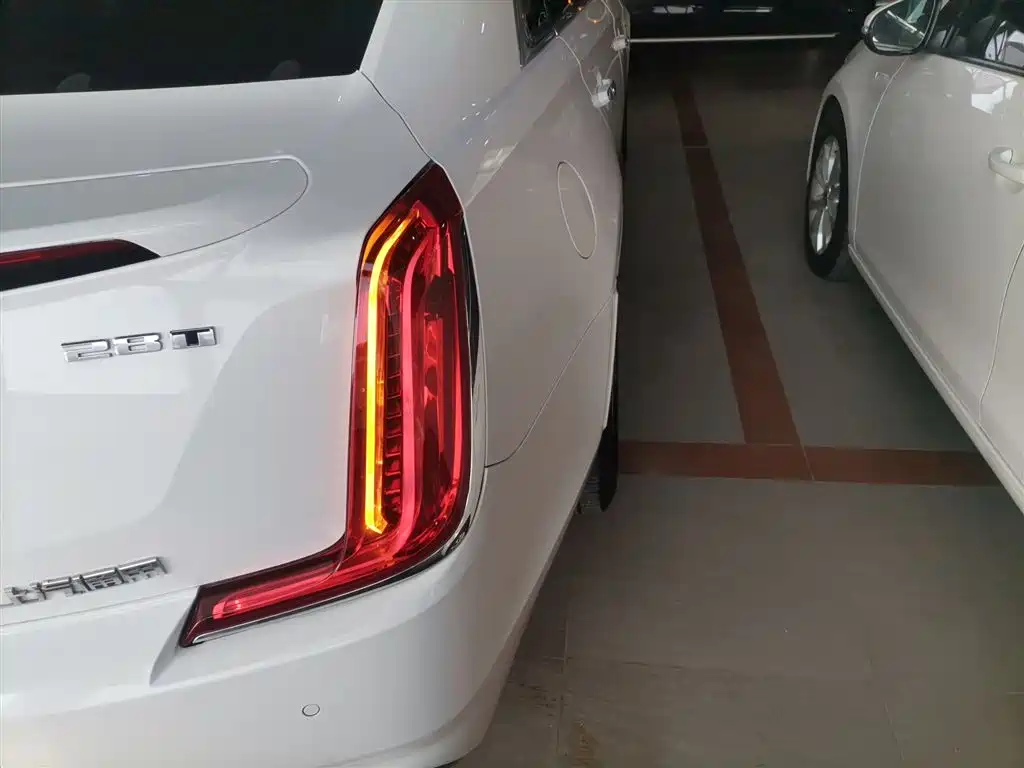 Cadillac XTS 2018 — фото 8