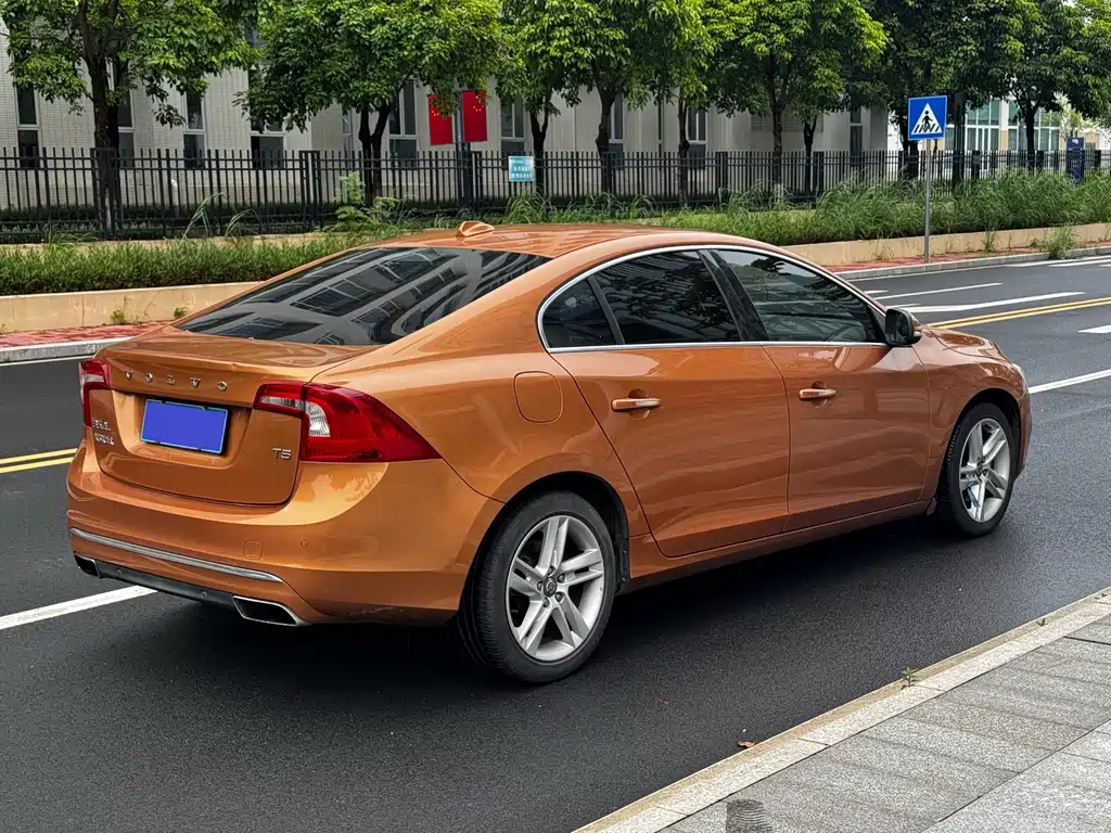 Volvo S60 2014 — фото 19