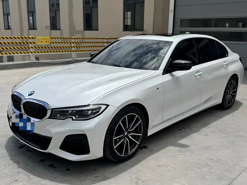 BMW 3 Series 2022 — фото 1