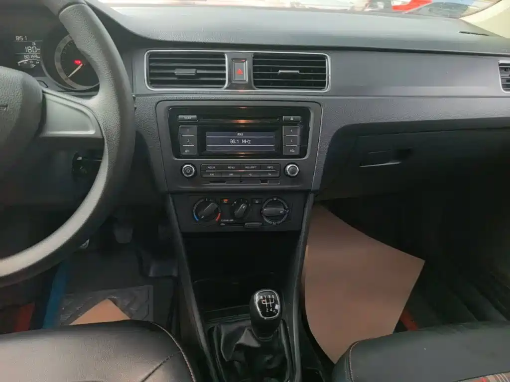 Skoda Rapid Spaceback 2019 — фото 13
