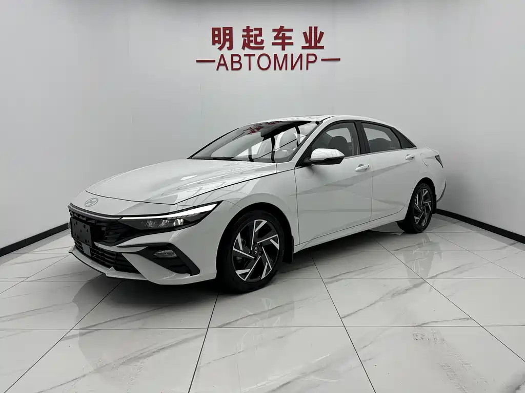 Hyundai Elantra 2023 — фото 1