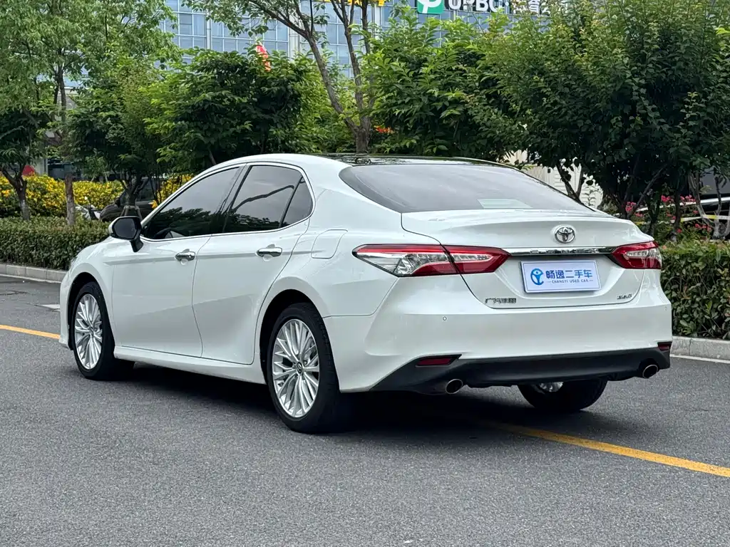 Toyota Camry 2020 — фото 6