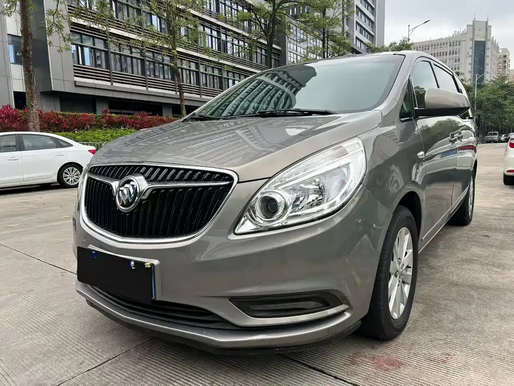 Buick GL8 2019 — фото 1