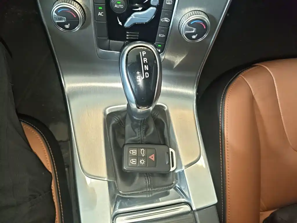Volvo S60 2015 — фото 14
