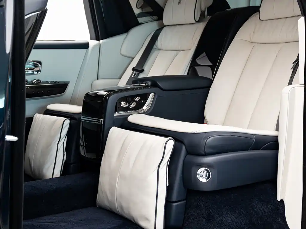 Rolls-Royce Phantom 2020 — фото 15