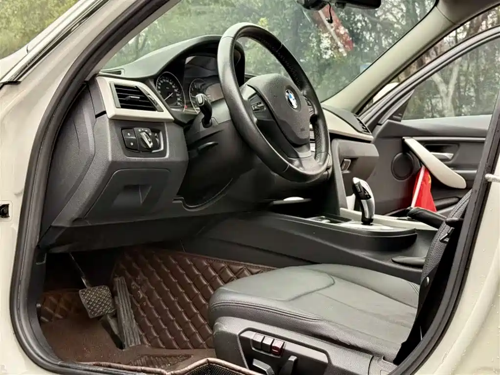 BMW 3 Series 2018 — фото 14
