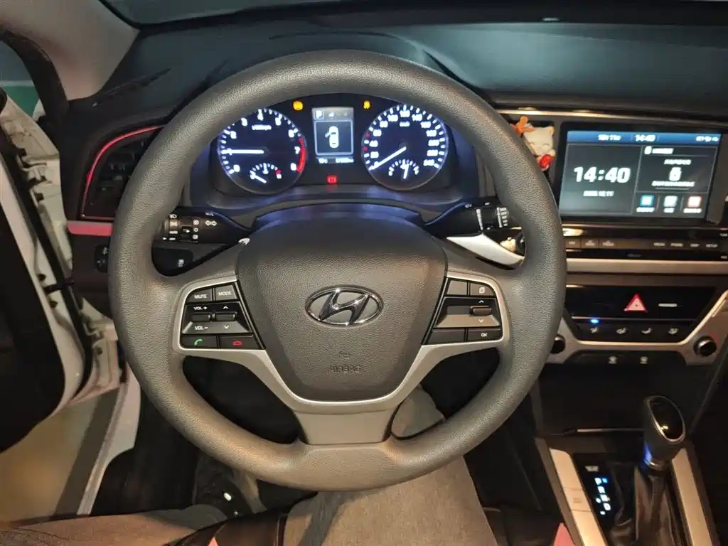 Hyundai Elantra 2018 — фото 3