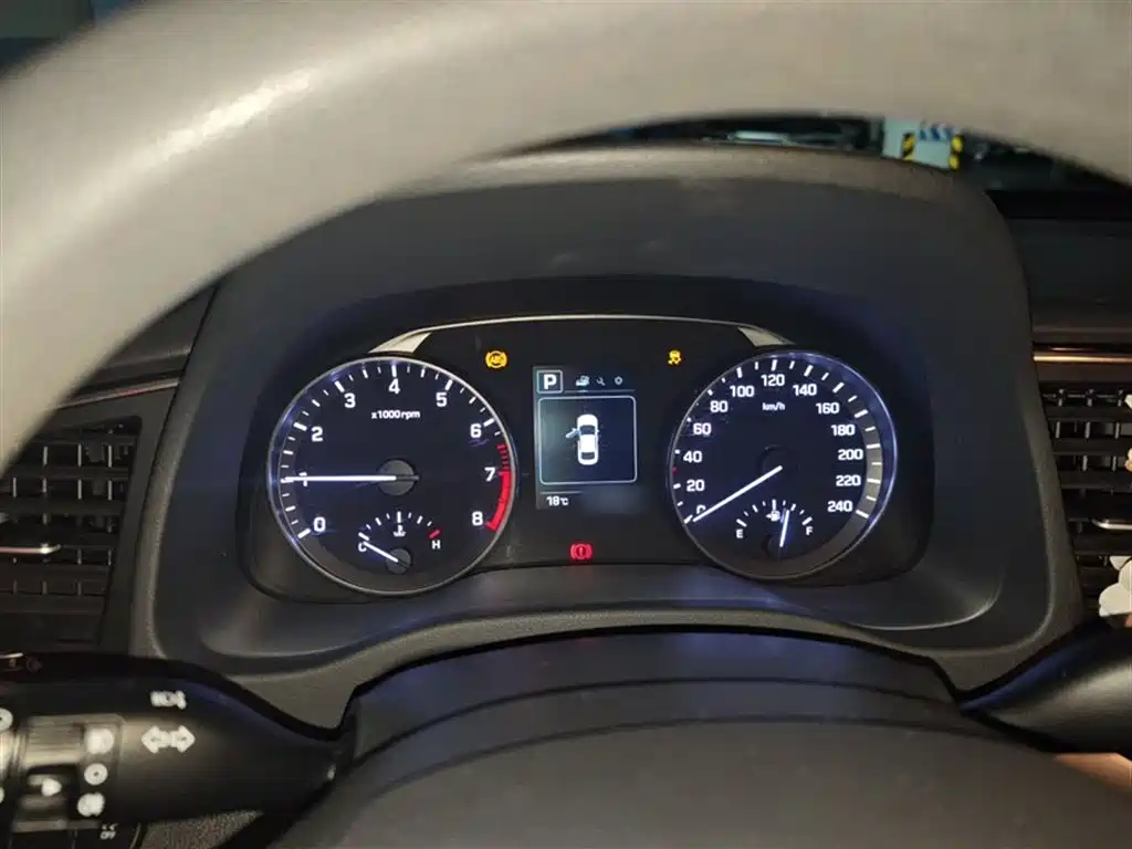 Hyundai Elantra 2018 — фото 14