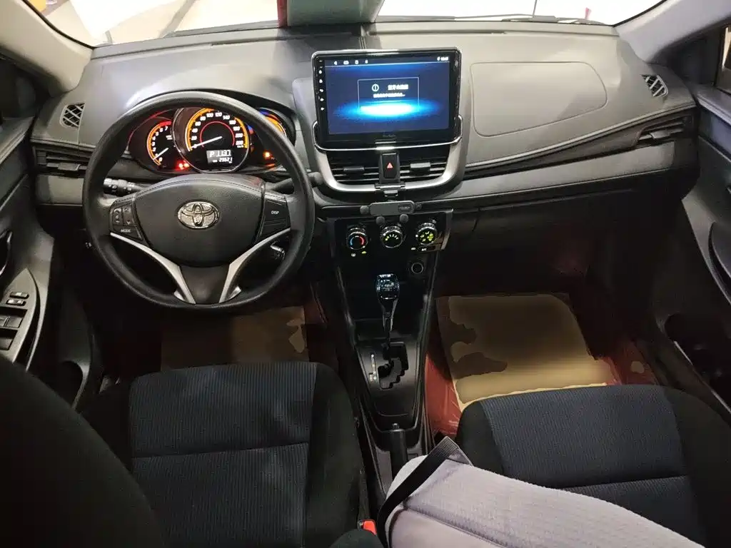 Toyota Yaris L 2023 — фото 10