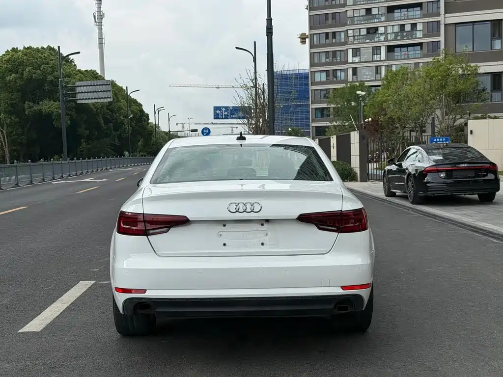 Audi A4L 2018