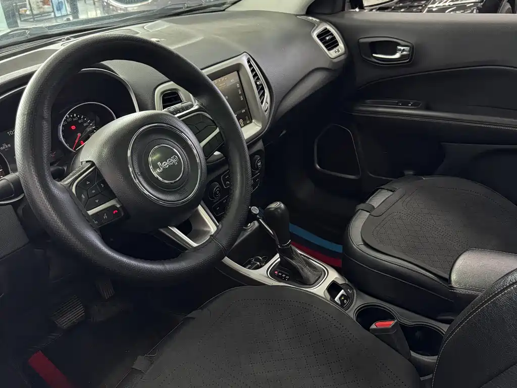 Jeep Compass 2017 — фото 19