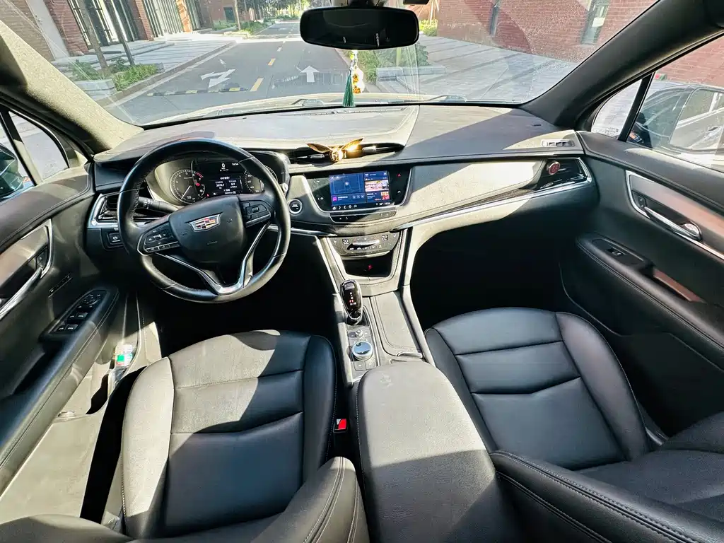 Cadillac XT6 2022 — фото 10