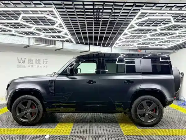 Land Rover Defender 2025