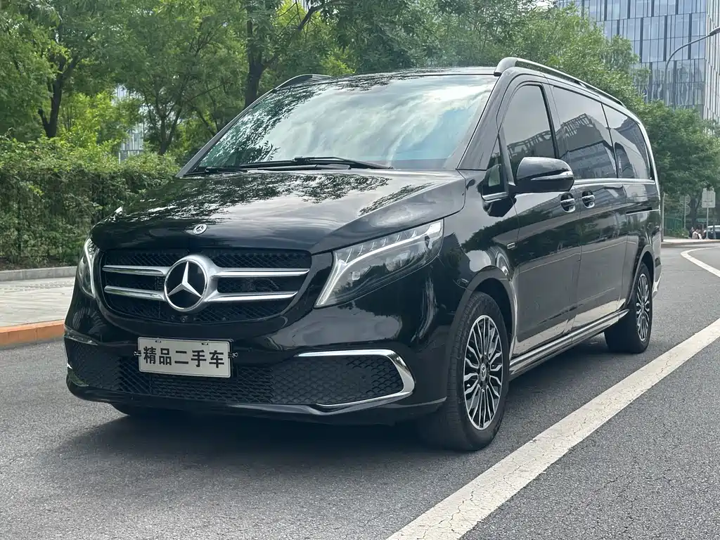 Mercedes-Benz V-Class 2023 — фото 1