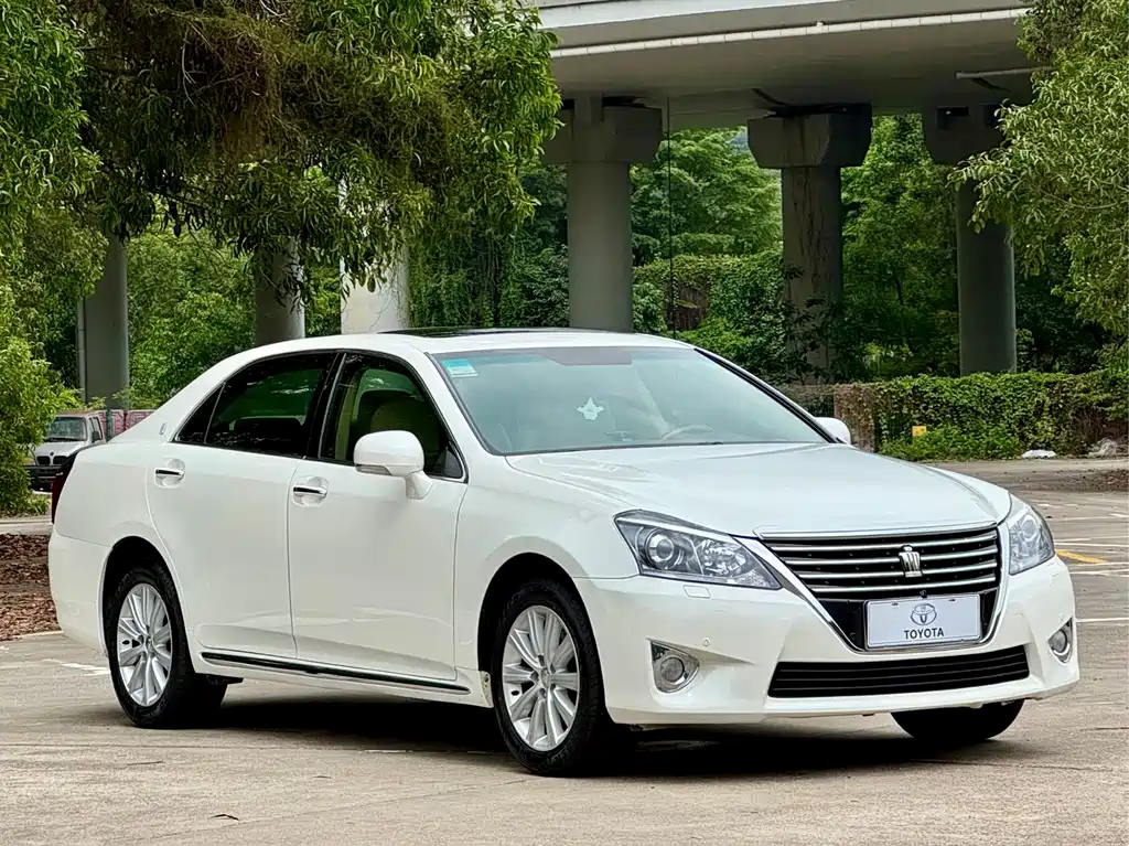 Toyota Crown 2015 — фото 3