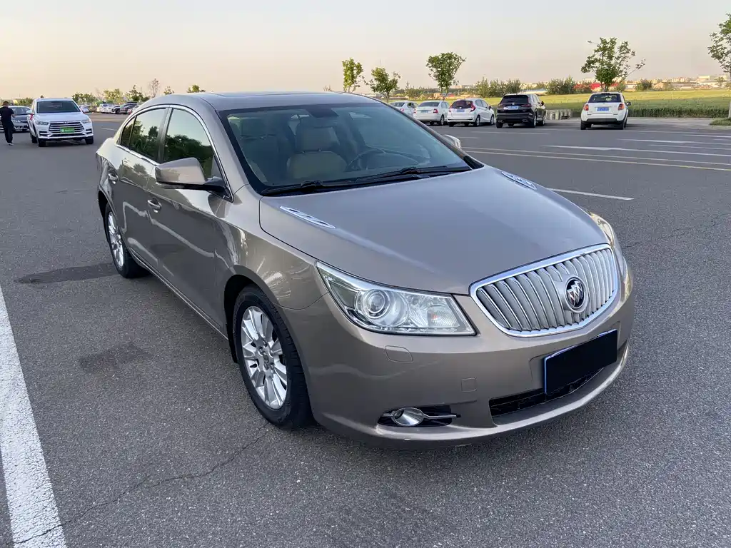 Buick LaCrosse 2010 — фото 3