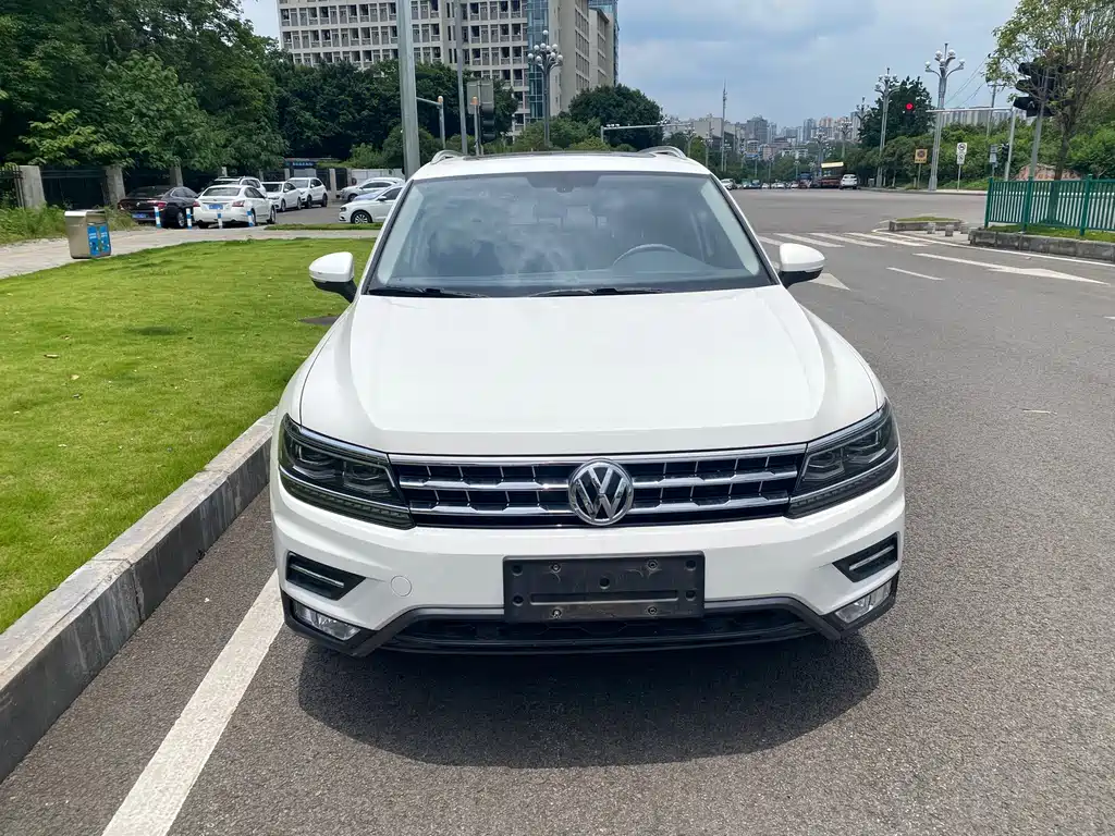 Volkswagen Tiguan L 2017 — фото 2
