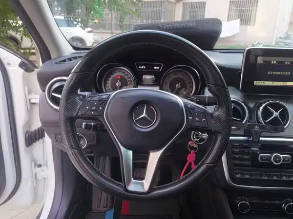 Mercedes-Benz GLA 2015