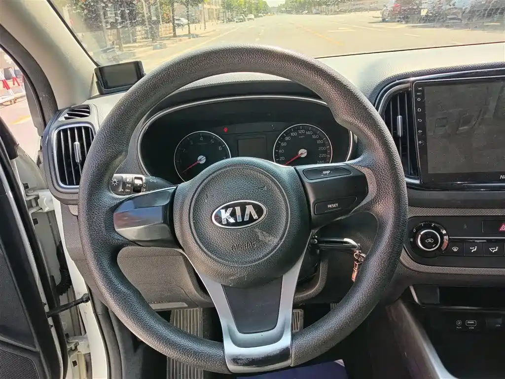 Kia KX3 2017 — фото 3