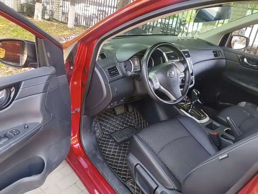 Nissan Tiida 2017 — фото 16