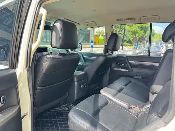 Mitsubishi Pajero 2020