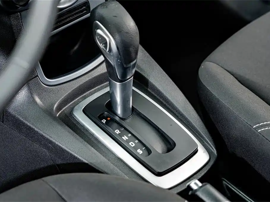 Ford Fiesta 2015 — фото 11