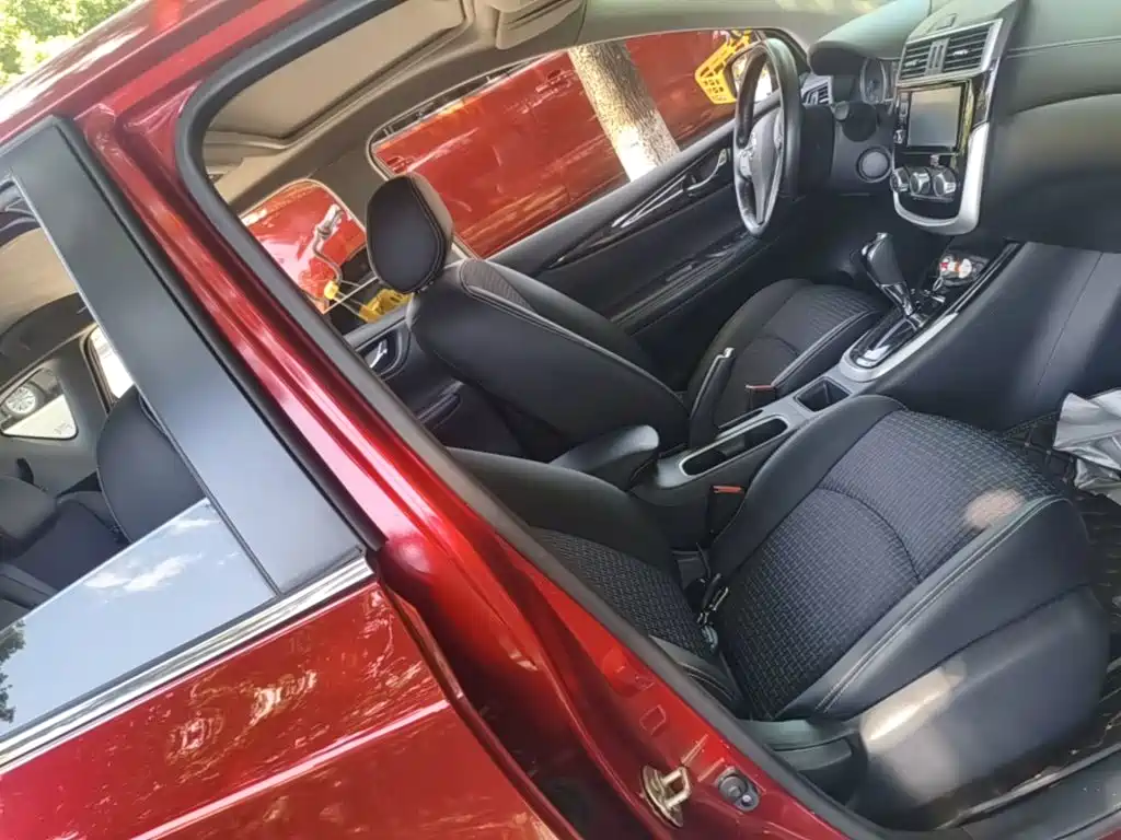 Nissan Tiida 2017 — фото 25