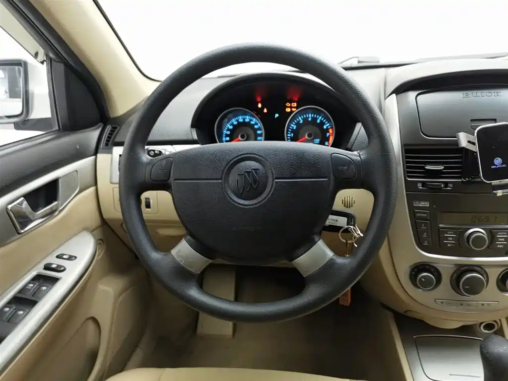 Buick Excelle 2013 — фото 11