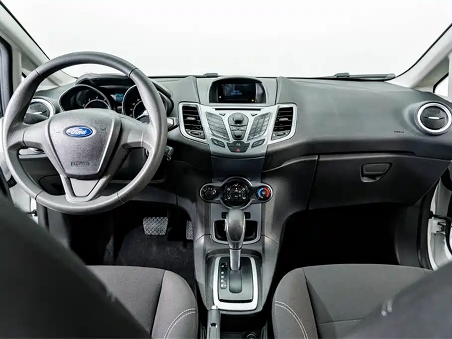 Ford Fiesta 2015 — фото 12
